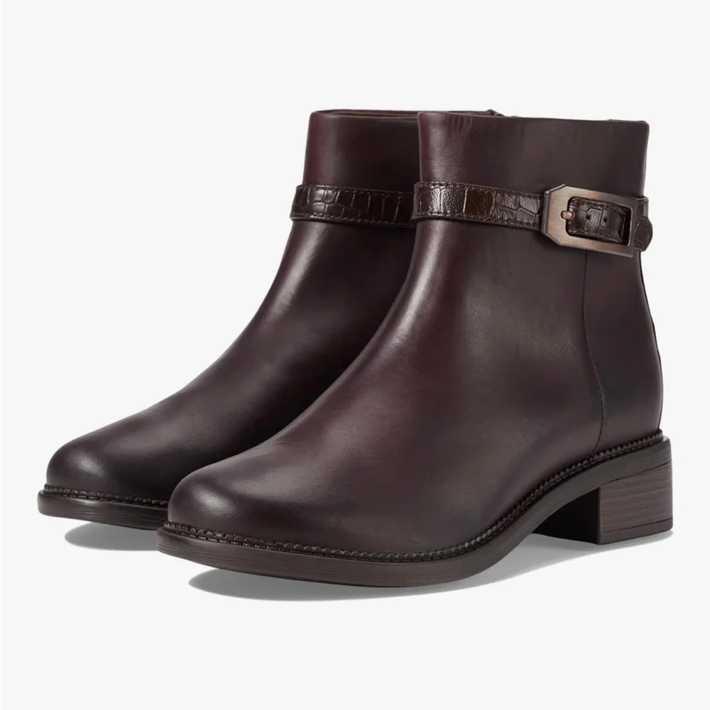 Clark’s Elegant Size 11 Ankle Boots‎ dark burgundy (look brown in some lights)